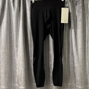 Lululemon Surge Light 3/4 Tight. Size S
Black